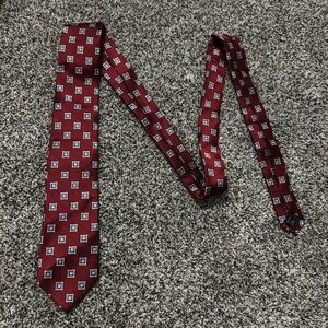 Jos A Bank Executive Collection Red/Blue/White Neck Tie 100% Silk